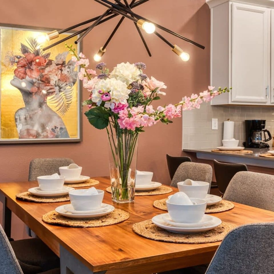 House | 2 bedrooms, desk
