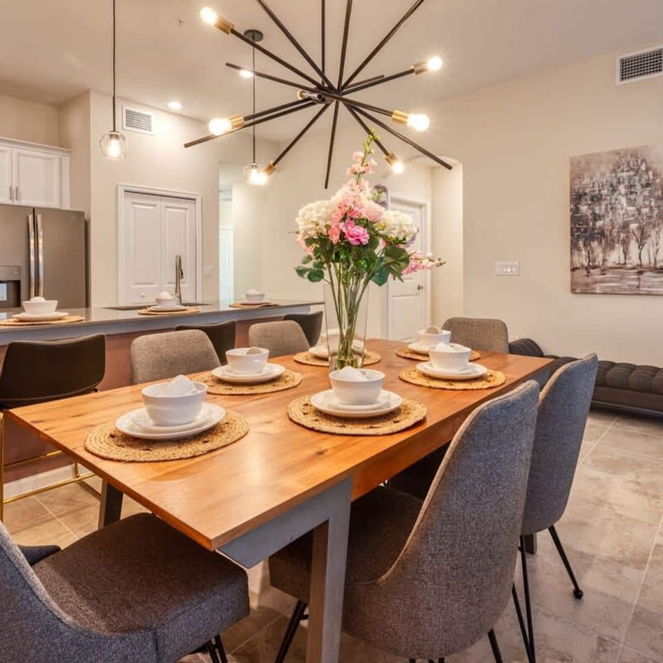 House | 2 bedrooms, desk