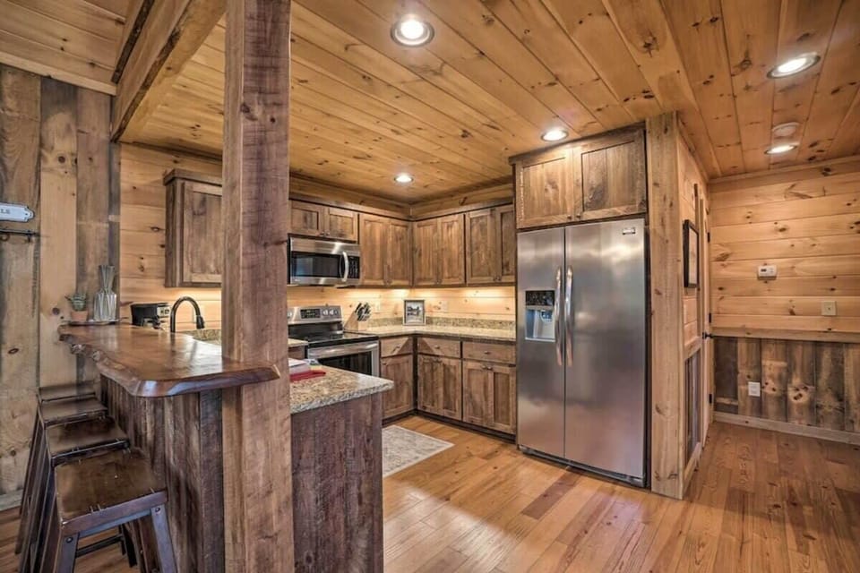 Fully stocked kitchen with all cooking necessities 