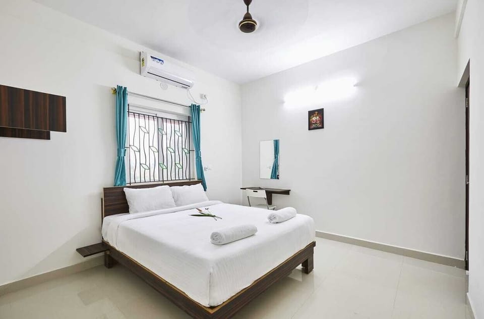 Desk, bed sheets