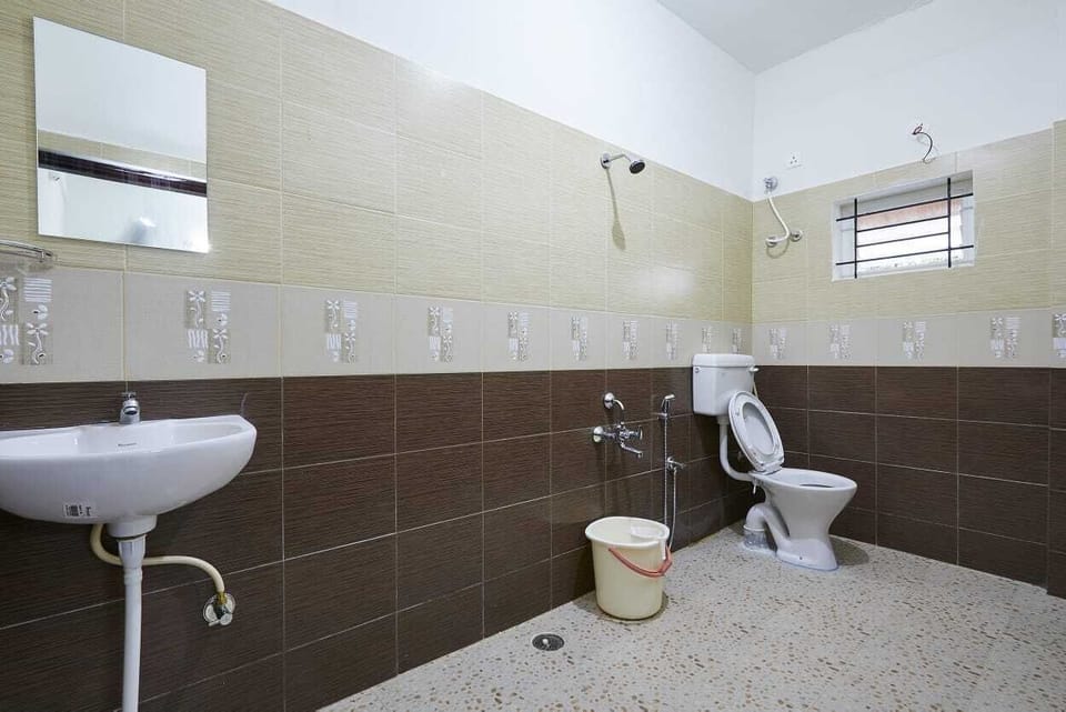 Family Double Room | Desk, bed sheets