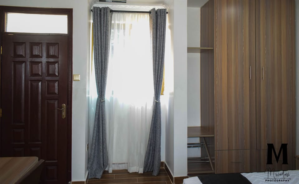 Blackout drapes, soundproofing, free WiFi