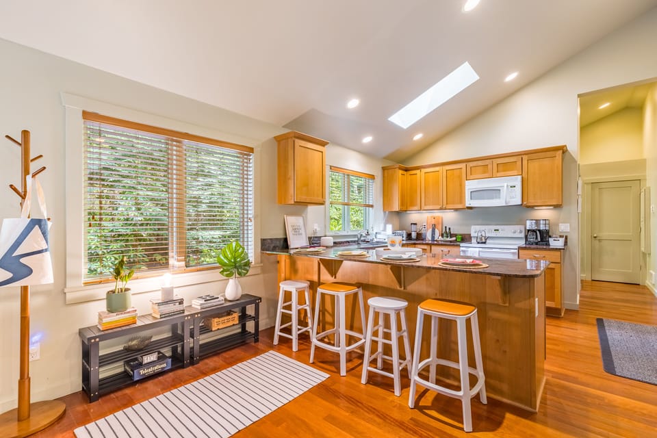 Breakfast nook at the kitchen.