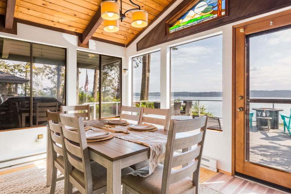 Where every meal comes with a side of spectacular scenery.