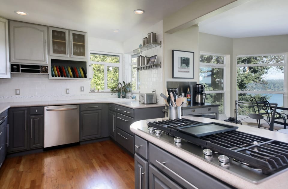 Sleek countertops to match the state-of-the-art appliances.