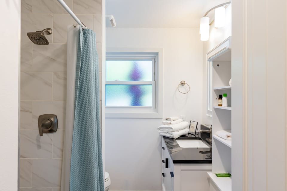 Bathroom 1.