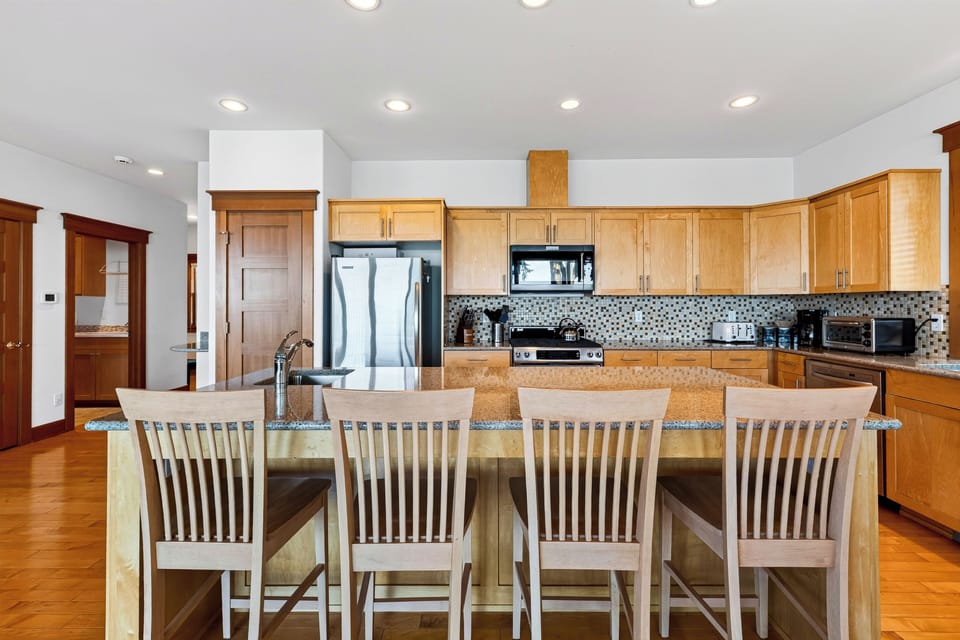 Pull up a seat at the expansive kitchen island, with plenty of room for meal prep, breakfast, and casual conversation.