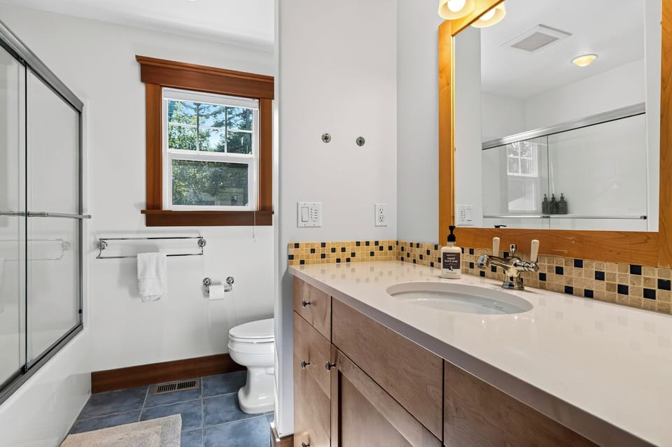 Bathroom 2.