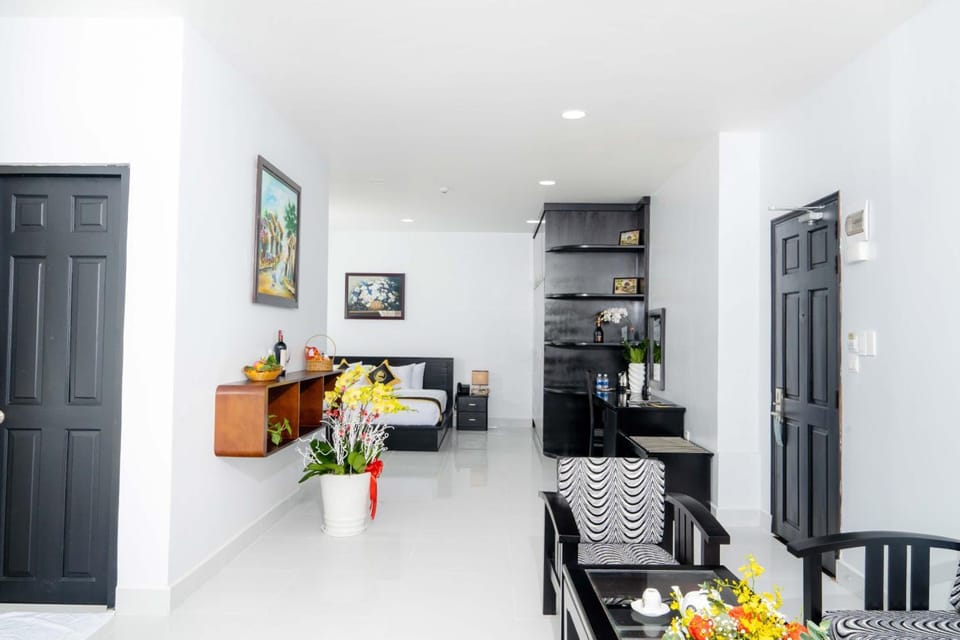 32-inch LCD TV with cable channels, TV, fireplace