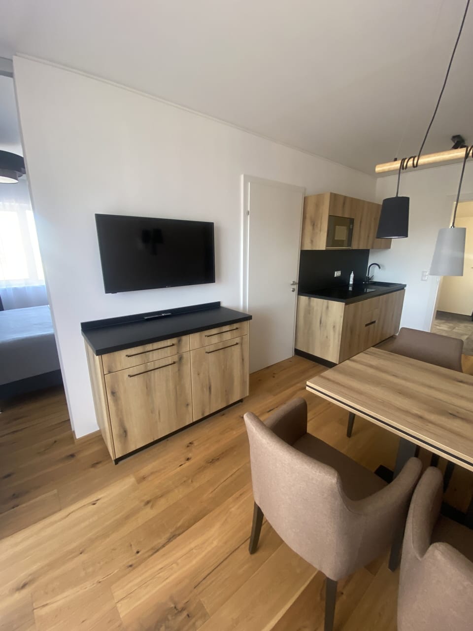 TV, heated floors