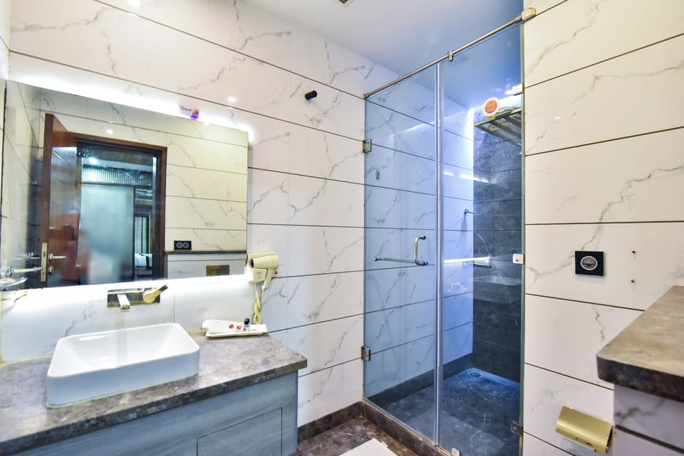 Premium bedding, pillowtop beds, minibar, in-room safe