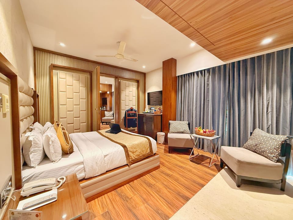 K L Suite | Premium bedding, pillowtop beds, minibar, in-room safe