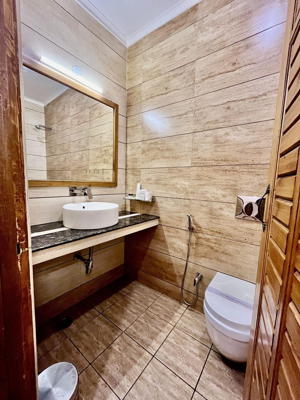 Deluxe Double Room, 1 Queen Bed, Club Lounge Access, Mountain View | Bathroom | Shower, rainfall showerhead, designer toiletries, slippers