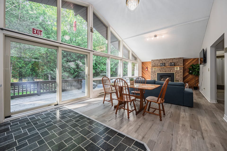 Plenty of gorgeous light enter through the floor to ceiling windows. 