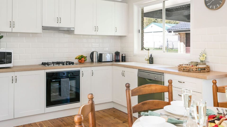 Bluebird Cottage | Kitchen | Coffee machine | Dishwasher | Gas cooktop