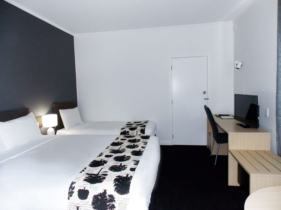 Comfort Twin Room | Premium bedding, desk, free cribs/infant beds, free WiFi