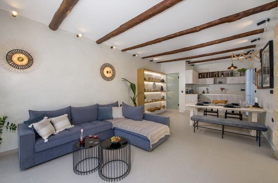 Harmonious Open Space Combining Living and Kitchen Areas, Complete with Large Dining Table