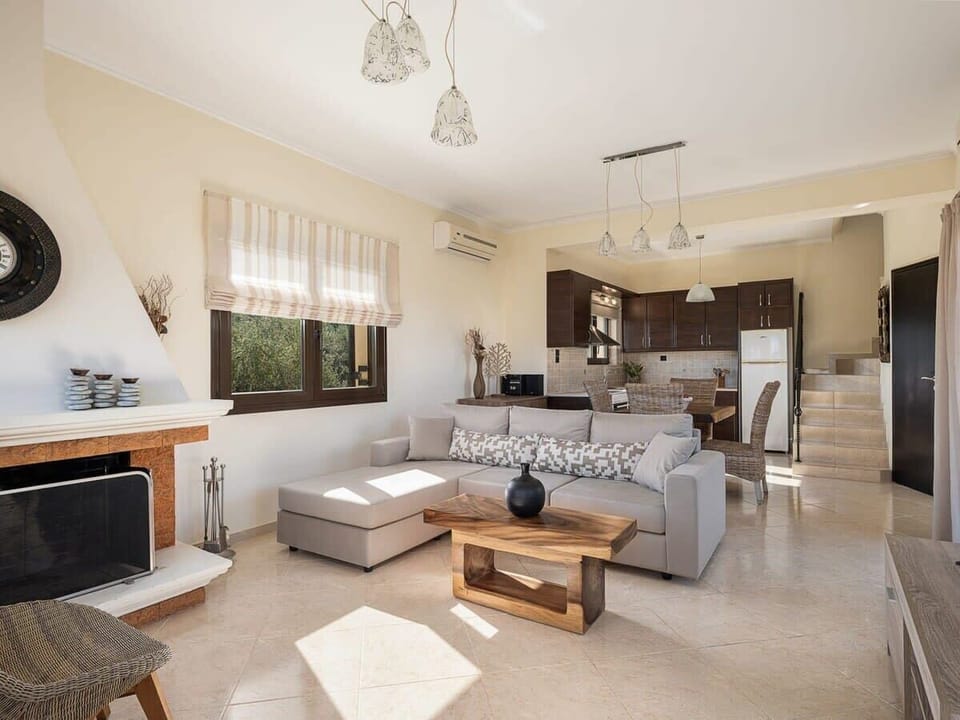 Vibrant Living Room Open to the Kitchen