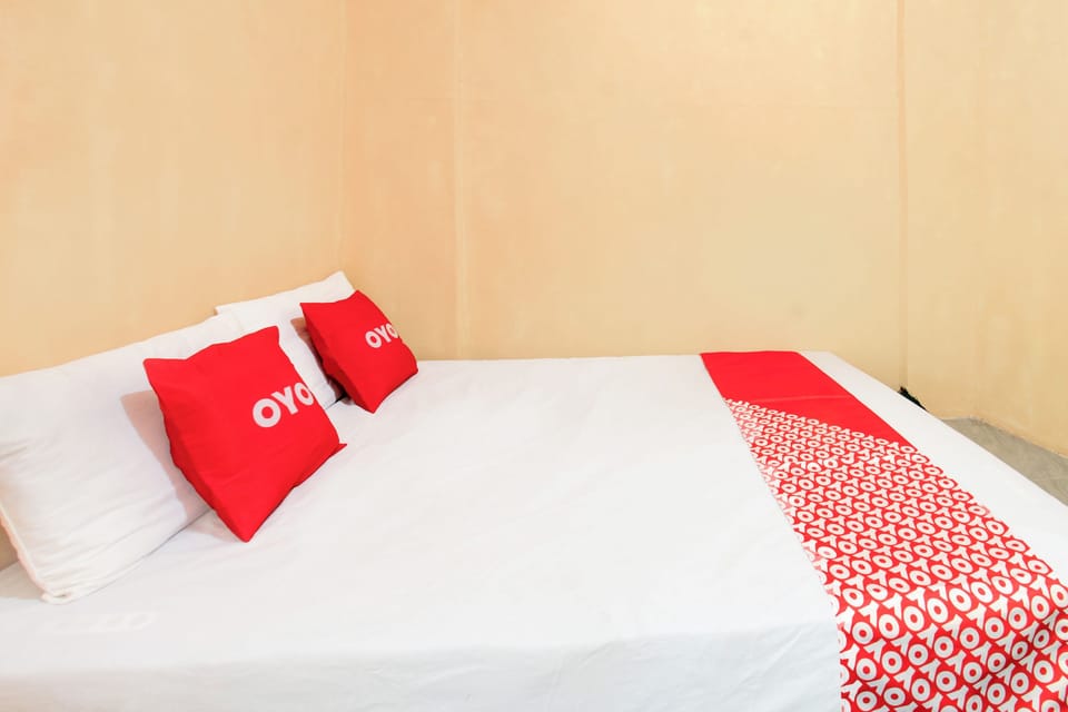 Deluxe Double Room | Desk, laptop workspace, WiFi (free), bed sheets