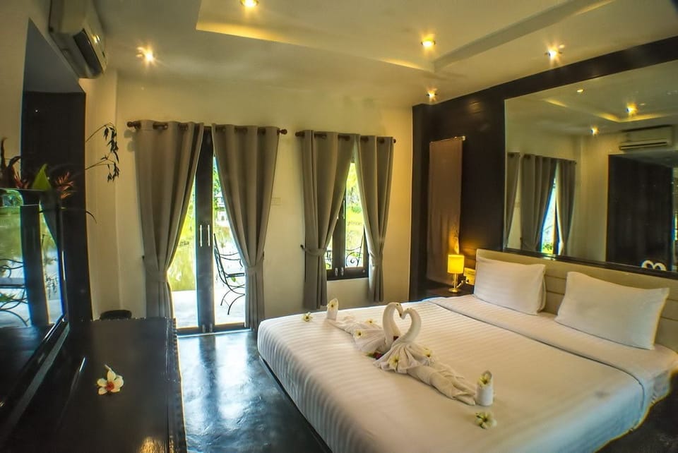 Deluxe Room | Desk, soundproofing, free WiFi