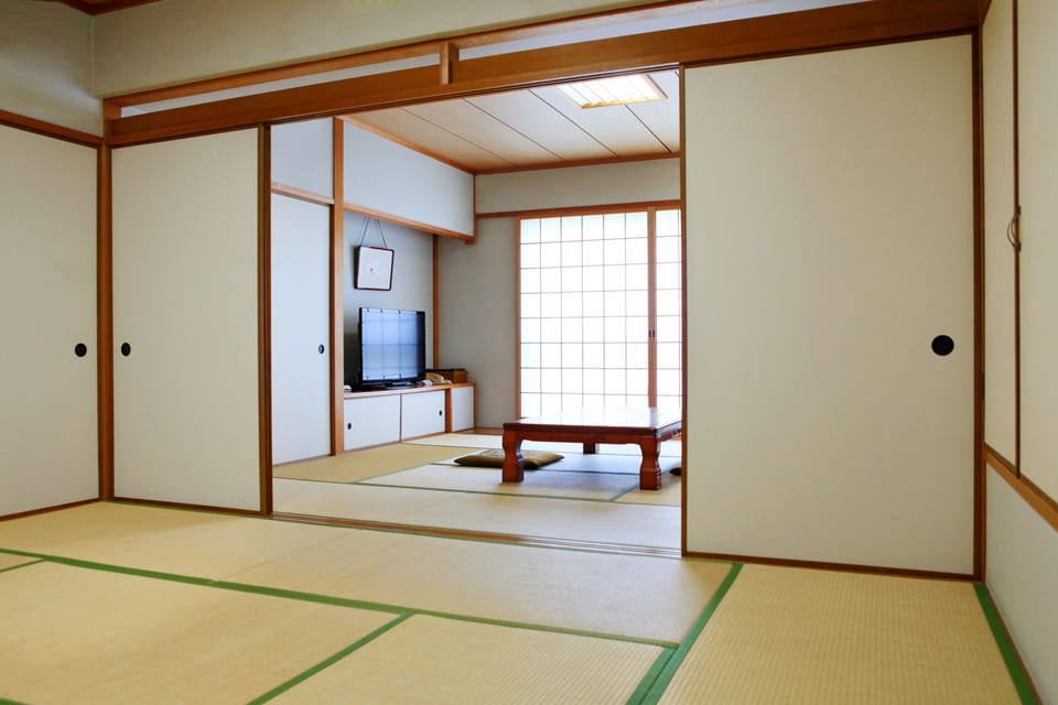 Big Japanese Room | Desk, WiFi (free)