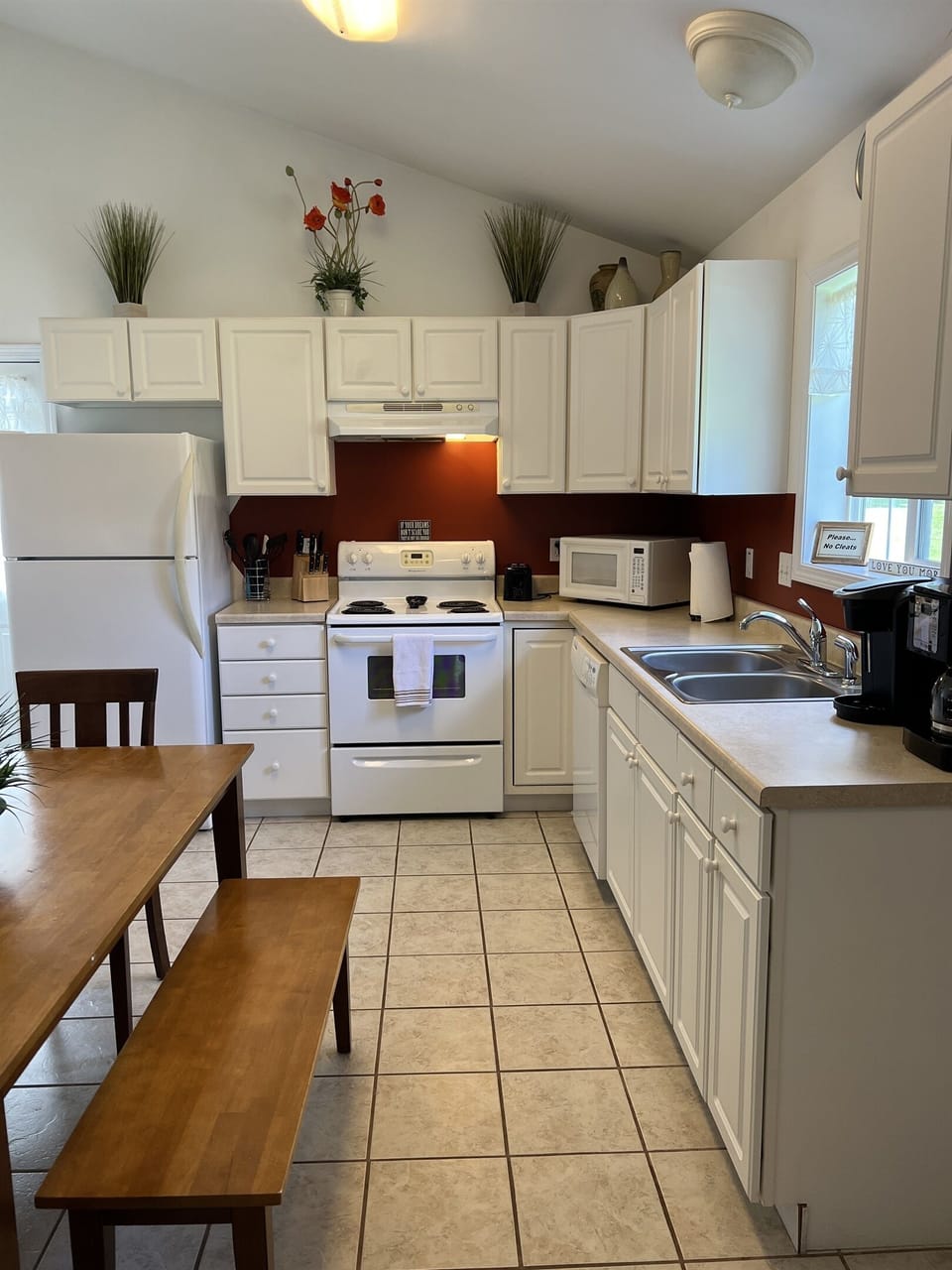The Federal House Apartment 2 fully equipped kitchen.