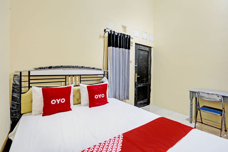 Standard Double Room | Desk, laptop workspace, free WiFi, bed sheets