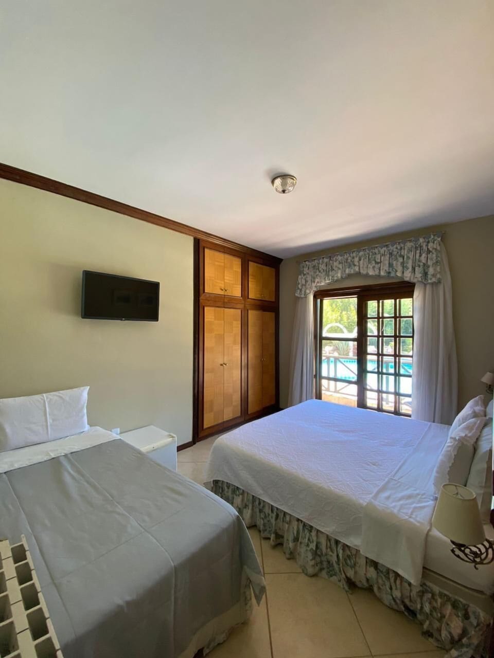 Deluxe Room | In-room safe, desk, WiFi (free), bed sheets