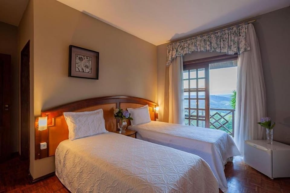 In-room safe, desk, WiFi (free), bed sheets