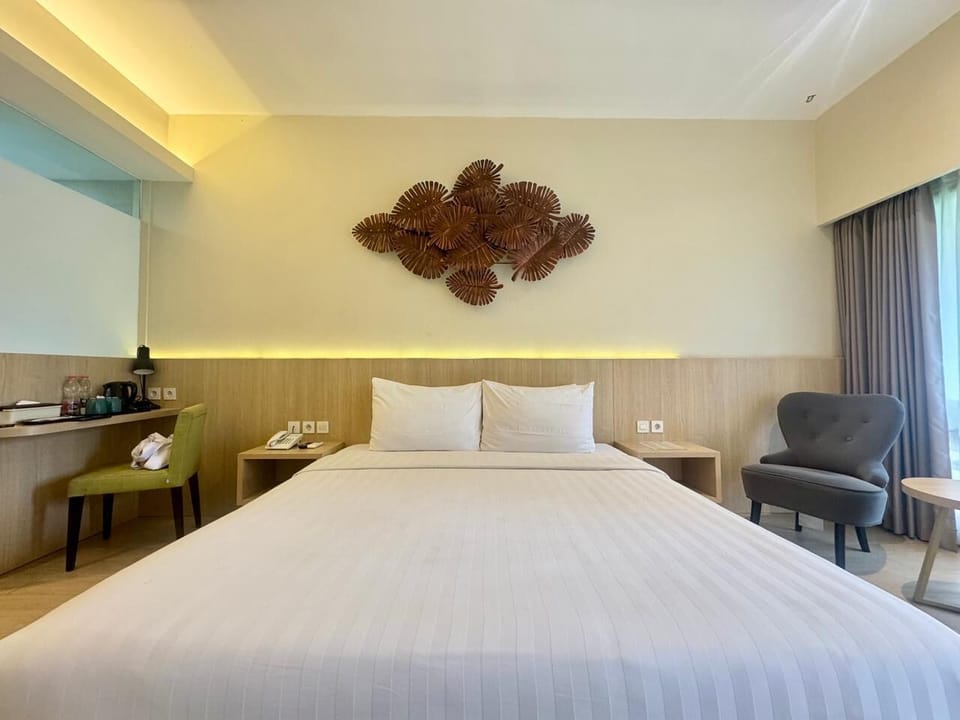 Deluxe Double Room | In-room safe, desk, WiFi (free)