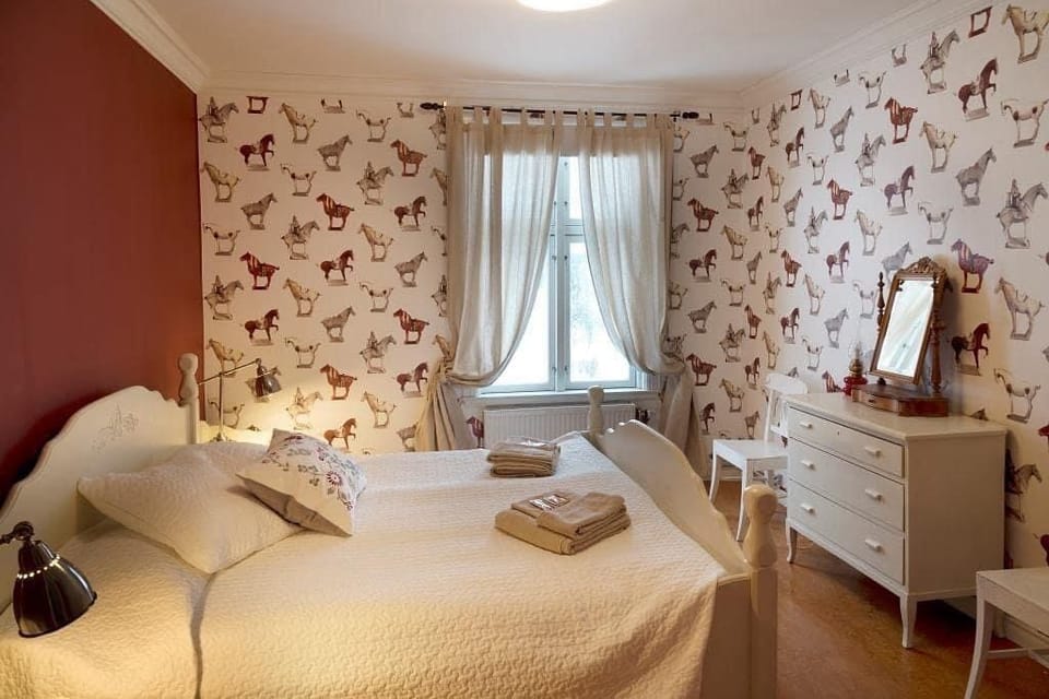 Double Room, Garden View | Living area