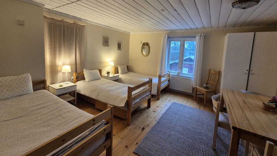Free WiFi, bed sheets