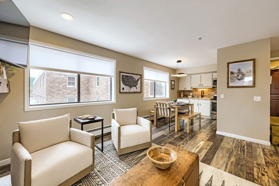 Condo, 2 Bedrooms | Living area | Smart TV