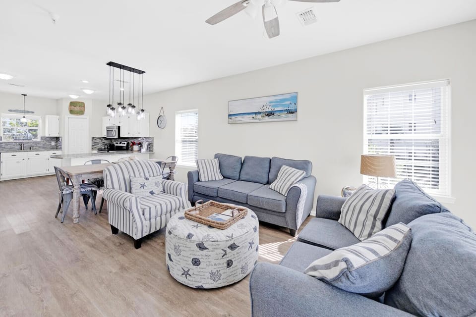 Bluebonnet by the Beach living room