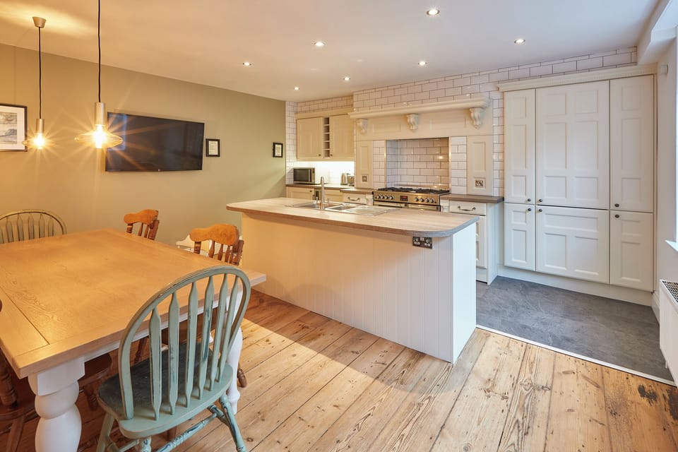 Cottage | Dining