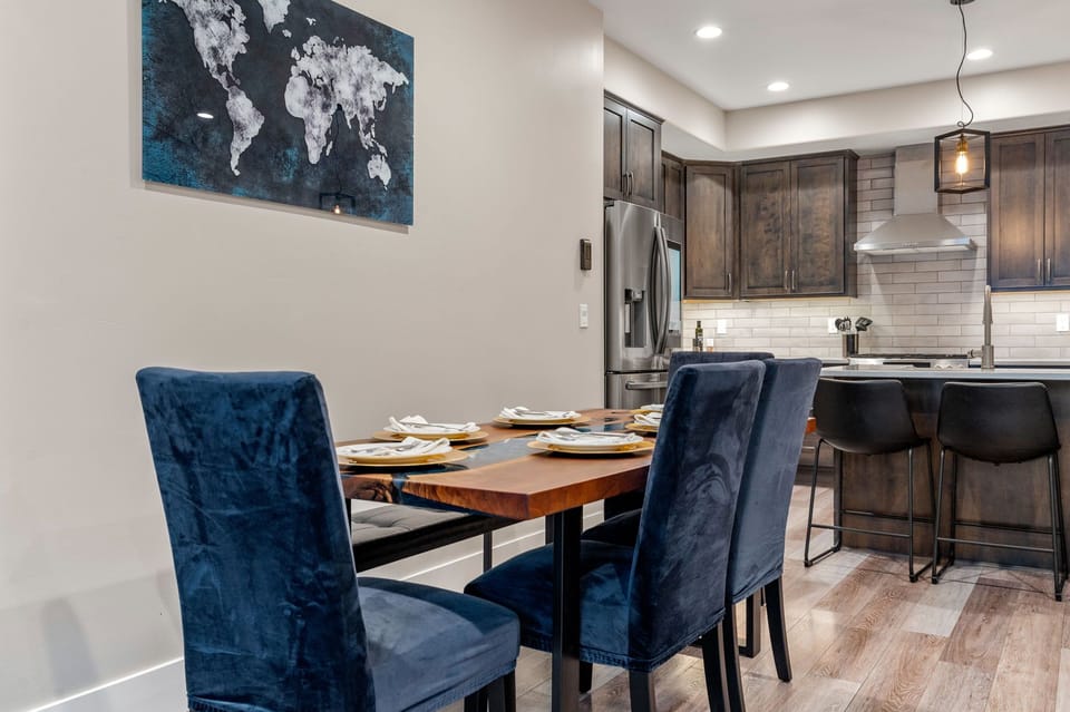 Dining table seats 6, and 4 bar stools at the kitchen bar