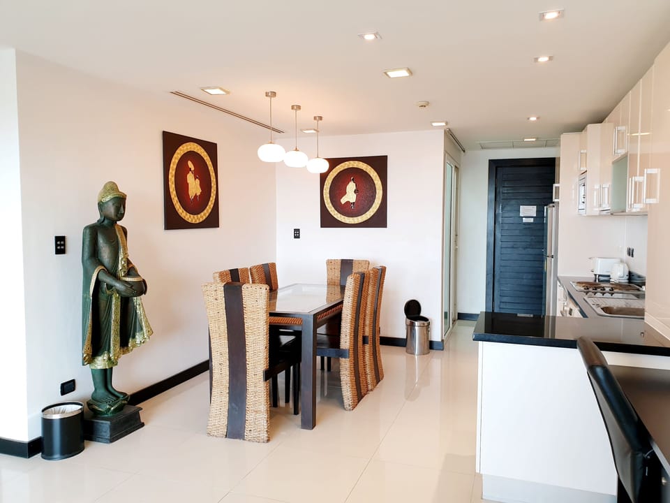 Family Penthouse, 3 Bedrooms, Sea View | In-room dining