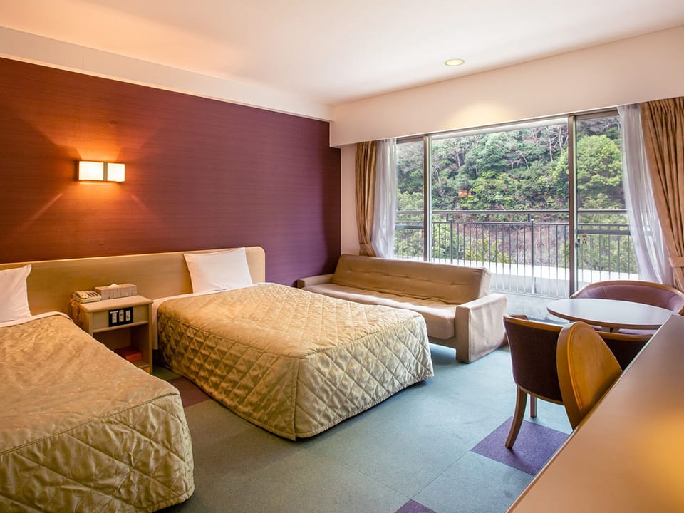 Standard Twin Room with Hot Spring Bath | In-room safe, WiFi (free), bed sheets