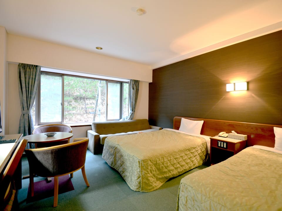 Standard Twin Room with Hot Spring Bath | In-room safe, WiFi (free), bed sheets