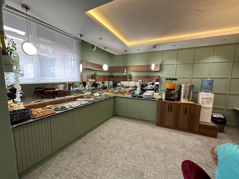 Free daily buffet breakfast