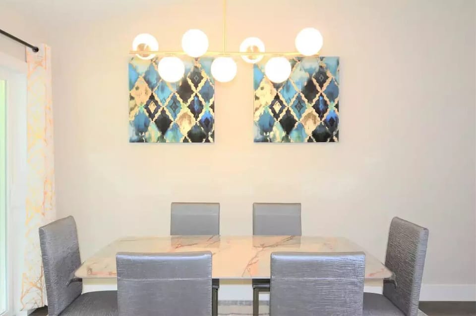 6 seater dining table
