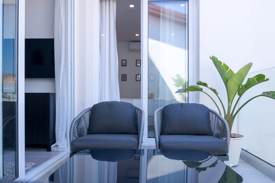 Luxury Apartment | Balcony