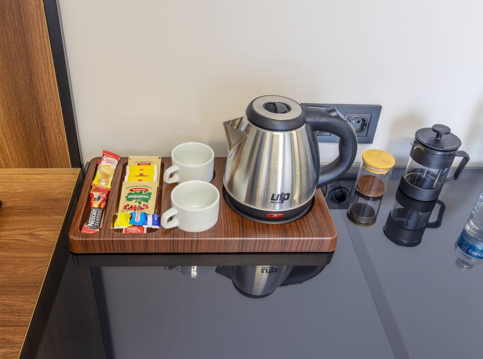 Deluxe Single Room | In-room dining