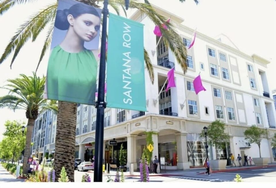Santana Row... the Rodeo Drive of Silicon Valley!
