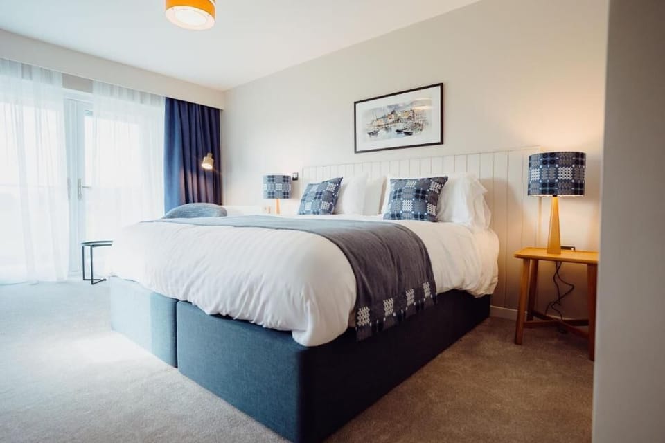 Deluxe Double Room | Desk, laptop workspace, iron/ironing board, free WiFi