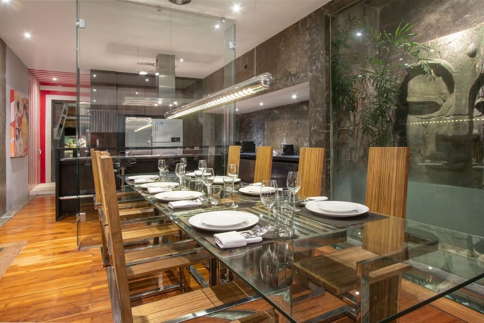 Dinimg table and kitchen