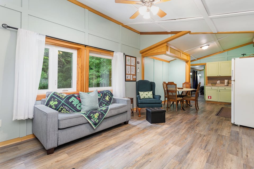 Frog Hollow - Living & Dining