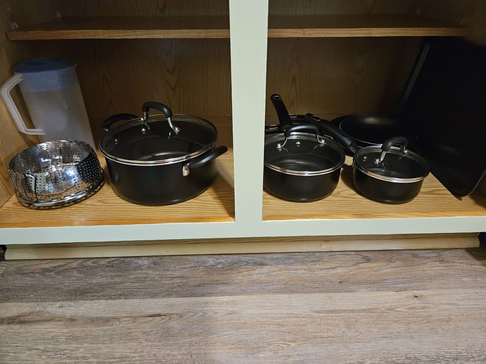 Frog Hollow - Pots/Pans