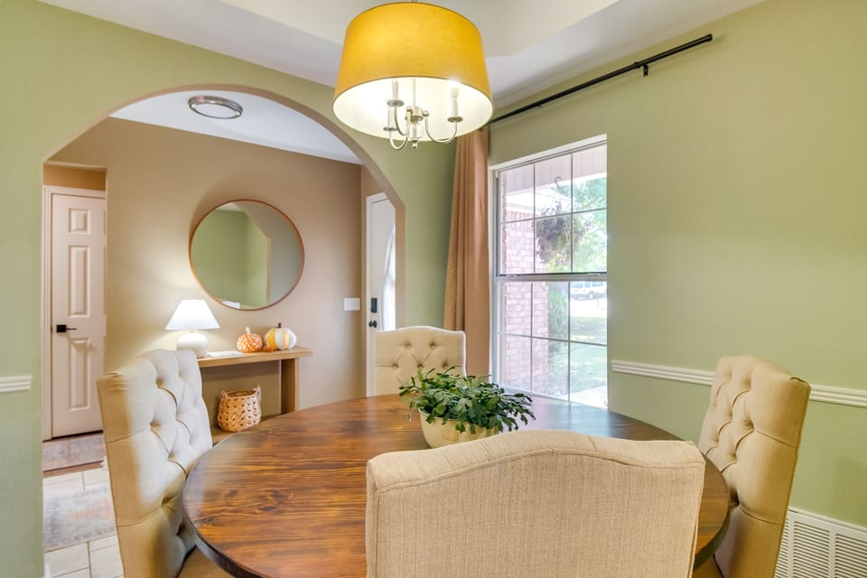 Dining Area | Dining Table | Dishware/Flatware