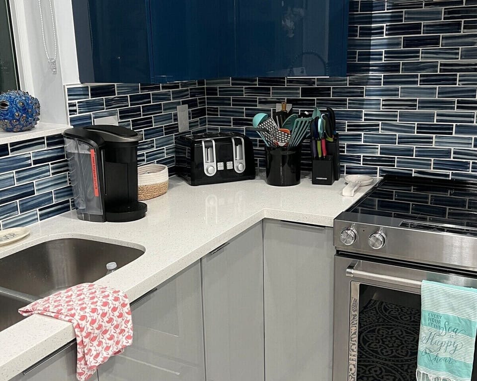 Stocked Kitchen w/ Keurig Coffee Machine